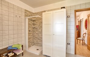 Shower - Tenuta Focaioni - Monte Amiata (Stribugliano)