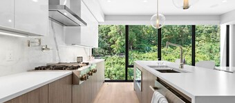 Chic Luxury: 4BR Townhome + Den + NYC Views