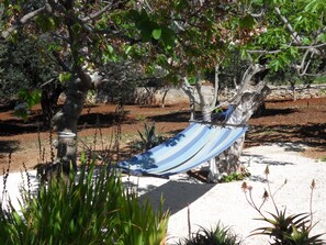 Property grounds - Romantic Trullo for 2  sea view pool,peaceful garden rustic  authentic Puglia (Carovigno)