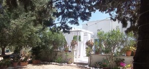 Property grounds - Romantic Trullo for 2 sea view pool Wifi, wonderful peaceful garden (Carovigno)