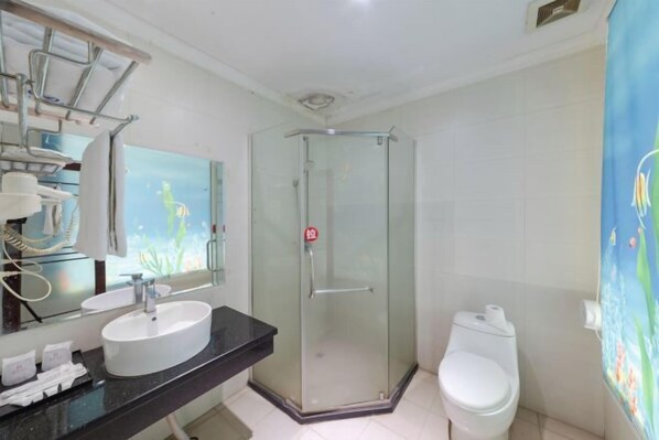 A bathroom with a glass-enclosed shower, a white sink, and a toilet. - Guangzhou Xinyuan Hotel (Huadu Shiling Branch) (Guangzhou)