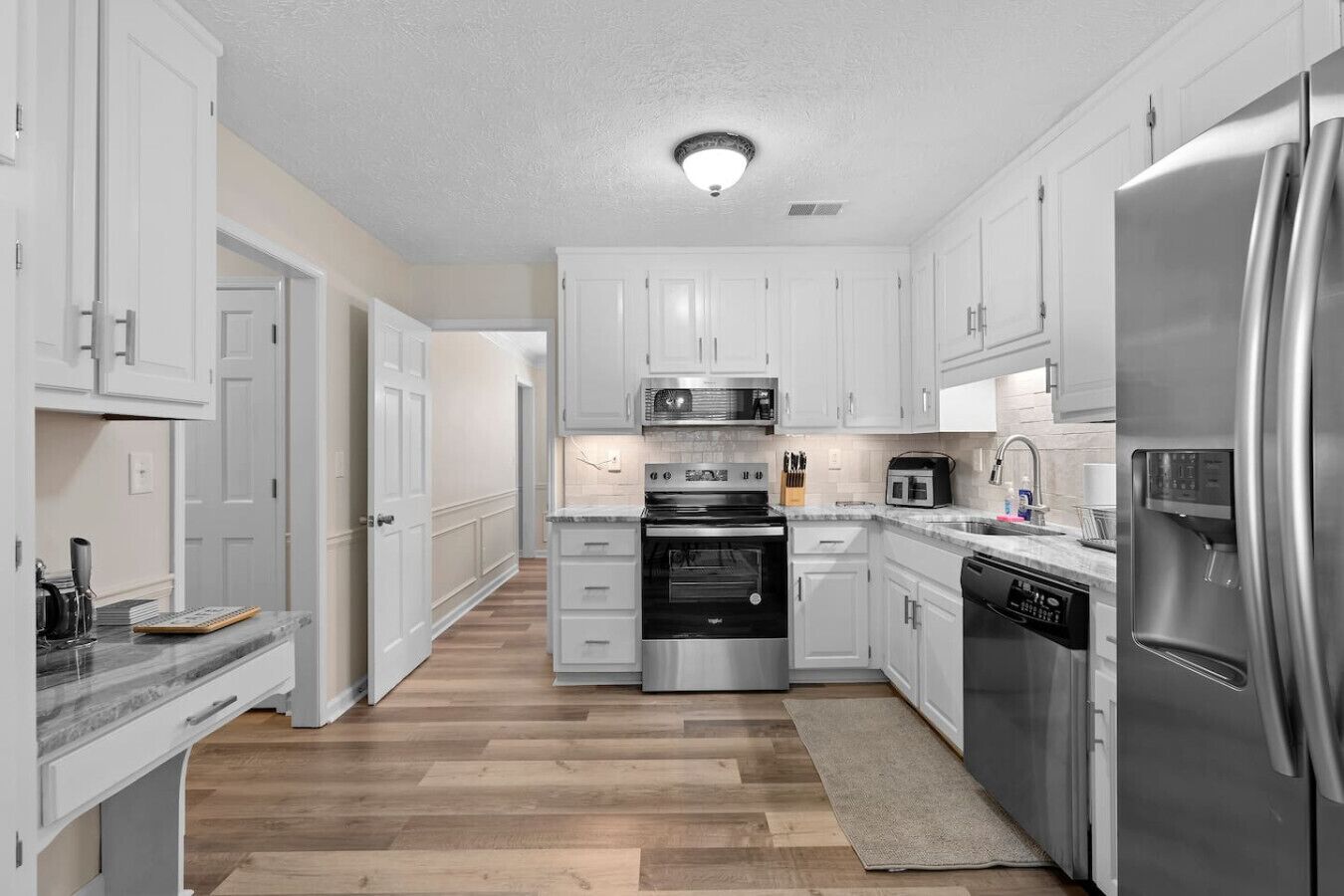 Oven, dishwasher, cookware/dishes/utensils