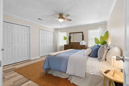 3BR Pet-Friendly Home Ideal for Mid-Term stays Travel Ball Families  Relocations in Marietta GA
