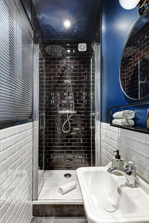 Studio, 1 Double Bed, Non Smoking, City View | Bathroom - Paris Studio Le Marais Charm (Paris)