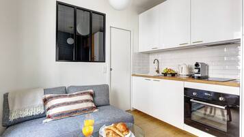 Studio, 1 Double Bed, Non Smoking, City View | Private kitchen | Highchair
