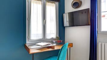 Studio, 1 Double Bed, Non Smoking, City View | Iron/ironing board, free WiFi