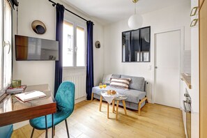 Studio, 1 Double Bed, Non Smoking, City View | Iron/ironing board, cots/infant beds, travel cot, free WiFi - Paris Studio Le Marais Charm (Paris)