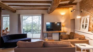 Televisie en een open haard