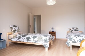 4 chambres, fer et planche à repasser, Wi-Fi gratuit, draps fournis