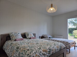 4 Schlafzimmer, Bügeleisen/Bügelbrett, kostenloses WLAN, Bettwäsche