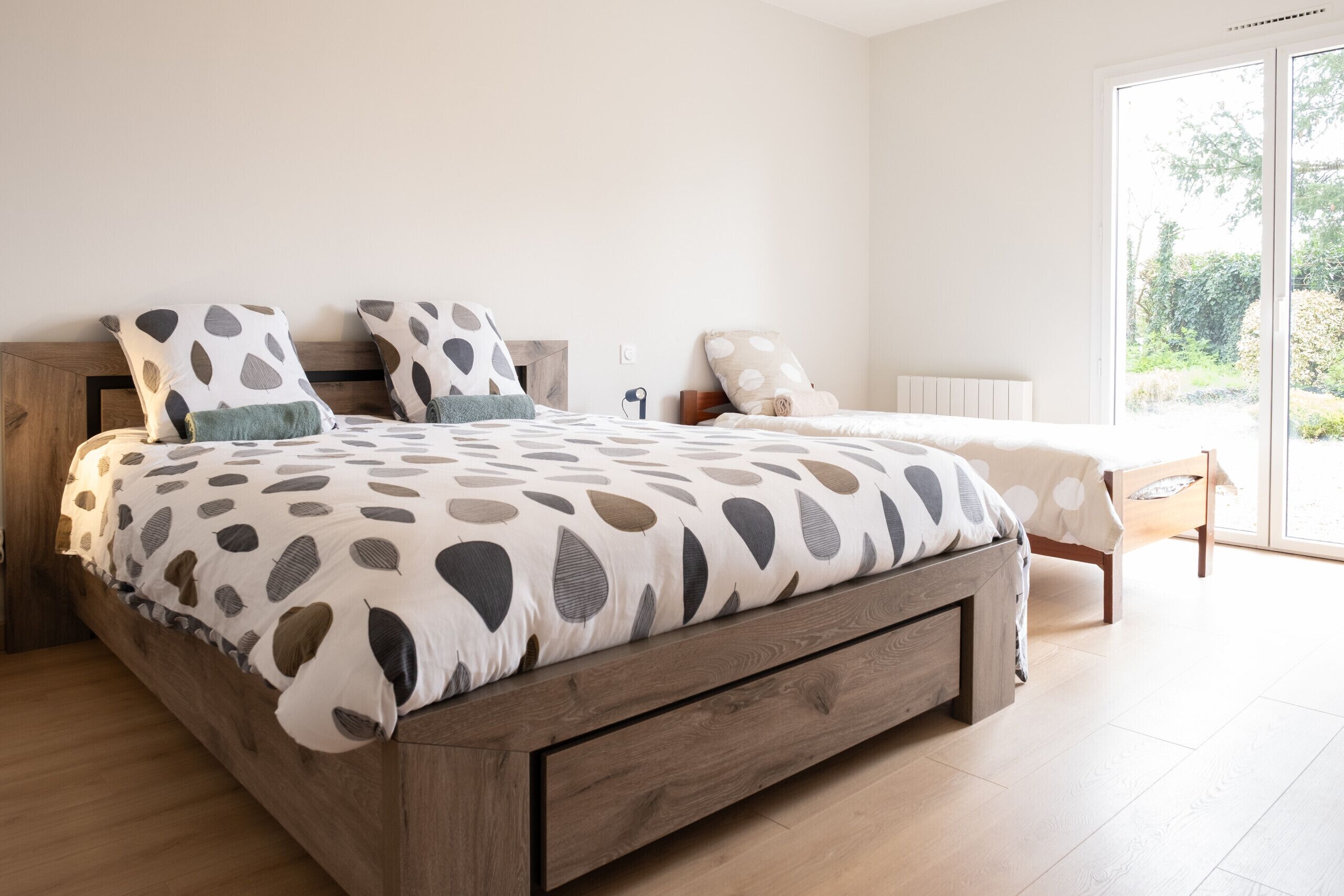 4 bedrooms, iron/ironing board, free WiFi, bed sheets