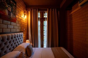 1 bedroom, bed sheets