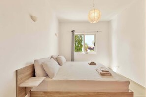 Free WiFi - Cassiopeia 5 BR Villa on beach with pool (Maleme)