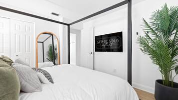 4 bedrooms, desk, iron/ironing board, travel cot