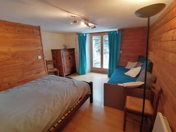 2 bedrooms, WiFi, bed sheets