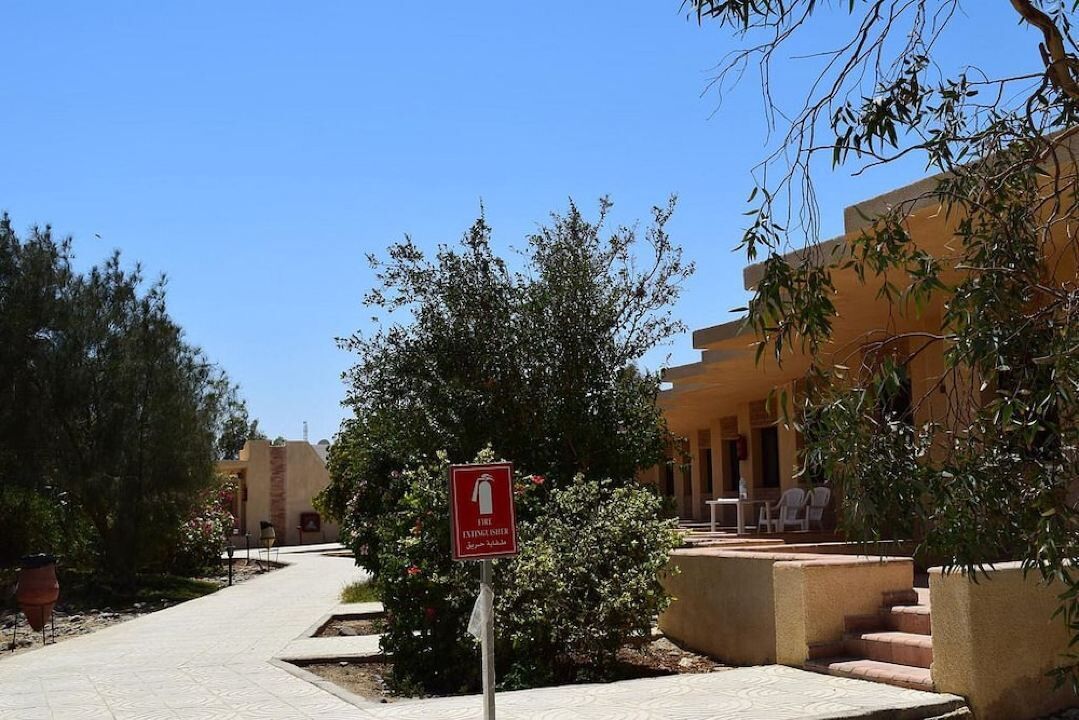 Safe på rommet, skrivebord og skrivebord for bærbar PC