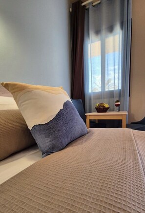 Chambre Standard double, balcon, vue sur le jardin | Coffre-fort, bureau, espace de travail pour ordinateurs portables