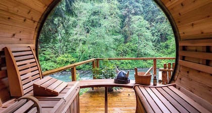 Luna’s A-Frame • Riverfront • Hot Tub & Sauna