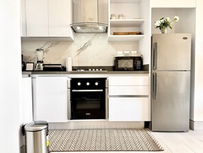 Fridge, microwave, oven, stovetop