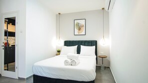 1 bedroom, iron/ironing board, travel cot, free WiFi