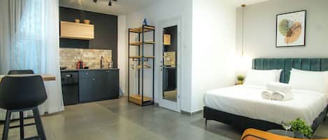 1 bedroom, iron/ironing board, travel cot, free WiFi