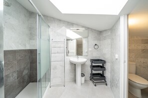 Apartment | Bathroom - Apartment in L'escala Near Sandy Beaches (L'Escala)