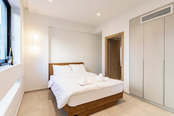1 bedroom, desk, iron/ironing board, WiFi