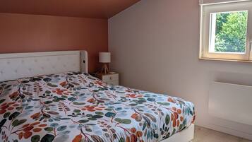 3 slaapkamers, reisbedje, internet, beddengoed