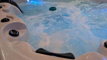 Baignoire à remous intérieure