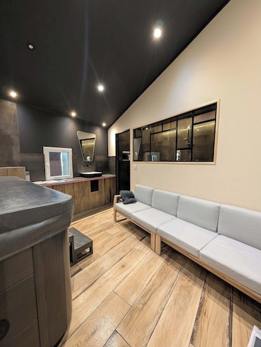 Country cottage with private SPA