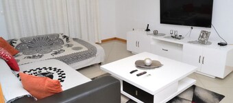 Spacious 3-bedroom apartment with WiFi, AC in gorgeous Praia
