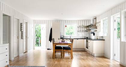 Quaint 3 room cottage fully equipped in Stockholm.