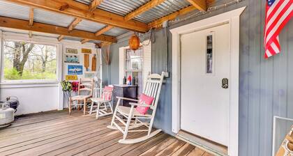 Fenced Yard: Quaint Cabin Near Lake Texoma!