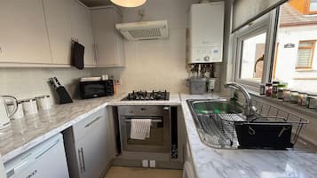 Fridge, microwave, oven, coffee/tea maker