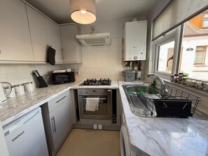 Refrigerador, microondas, horno, cafetera/tetera