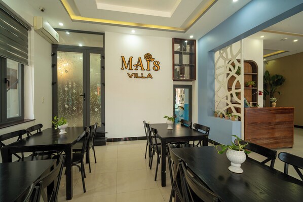 Free daily full breakfast