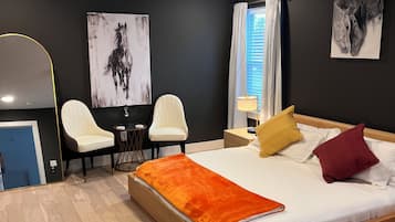 4 bedrooms, desk, iron/ironing board, free WiFi