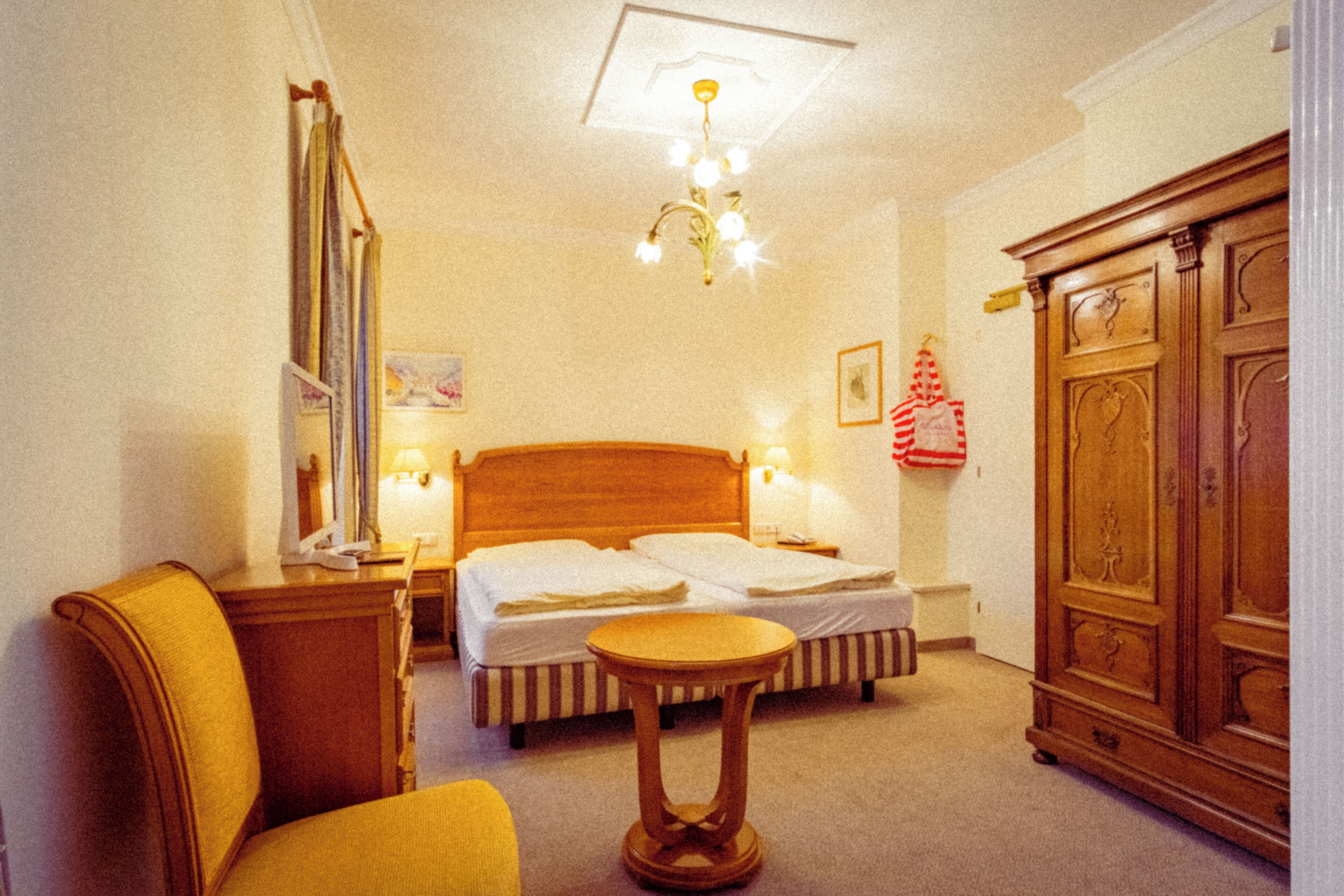 Basic-Doppel- oder -Zweibettzimmer