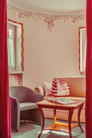 In-room safe, desk, laptop workspace, iron/ironing board - Amadeus Ora&Amore (Ora)