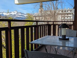 Outdoor dining - Charming studio in the heart of the village: spacious, quiet and with a view (Saint-Gervais-les-Bains)