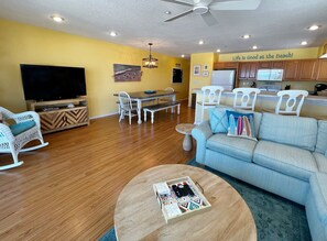 Smart TV, books - New at Island Sands! Beachfront End Unit Views and Walkable to Downtown IRB! (Indian Rocks Beach)