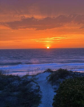 On the beach - New at Island Sands! Beachfront End Unit Views and Walkable to Downtown IRB! (Indian Rocks Beach)