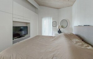 3 bedrooms, free WiFi - Nice home in Furulund with sauna (Furulund)