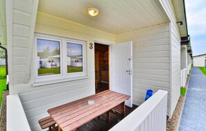 Outdoor dining - Lovely home in Przewloka with WiFi (Przewloka)