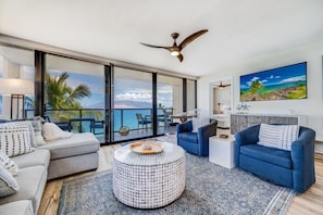 Condo, 2 Bedrooms | Living area