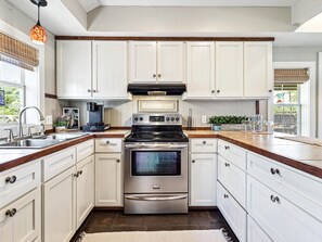 House, 2 Bedrooms | Private kitchen | Fridge, oven, coffee/tea maker, toaster - Wahini Wave Ap761 2 Bedroom Home (Aransas Pass)