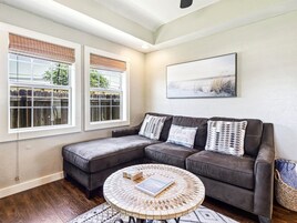 独立别墅, 2 间卧室 | 起居区 | 智能电视