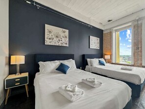 3 bedrooms, WiFi, bed sheets - Elegant 3BD | DT Dallas | Sleeps 10 | Free Parking (Dallas)