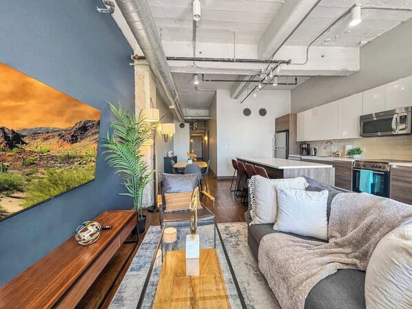 テレビ、書斎 / ワークスペース