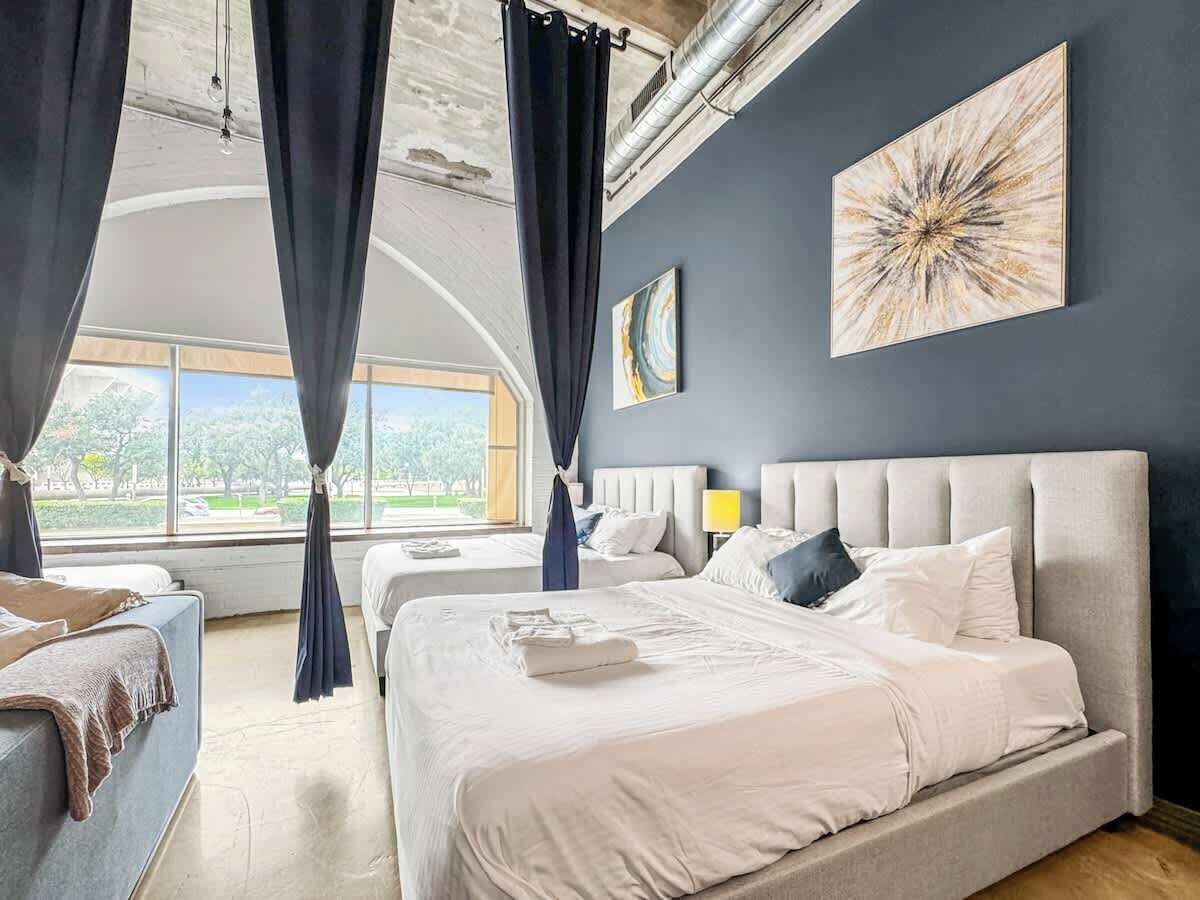 3 habitaciones, tabla de planchar con plancha, wifi y ropa de cama 